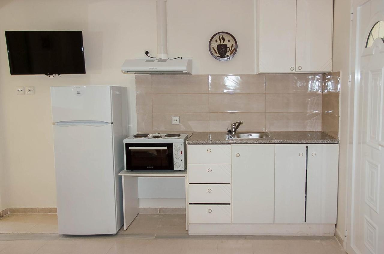 Ronzi Apartments Kamena Vourla Exterior photo