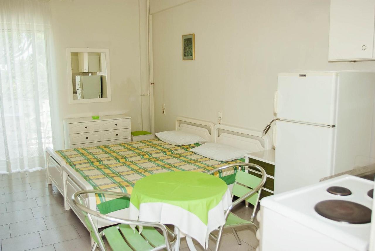 Ronzi Apartments Kamena Vourla Exterior photo