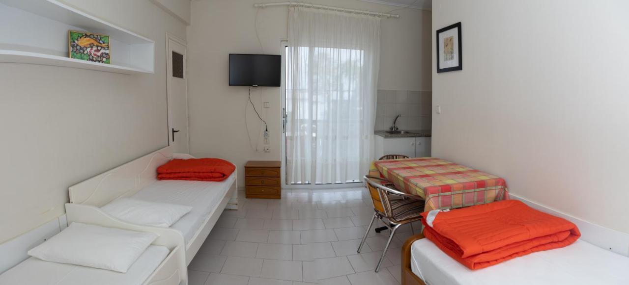 Ronzi Apartments Kamena Vourla Exterior photo