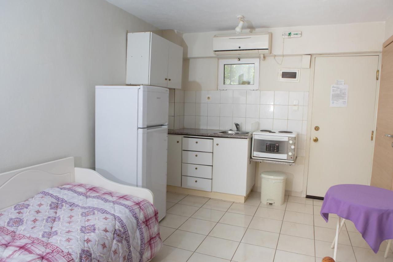 Ronzi Apartments Kamena Vourla Exterior photo