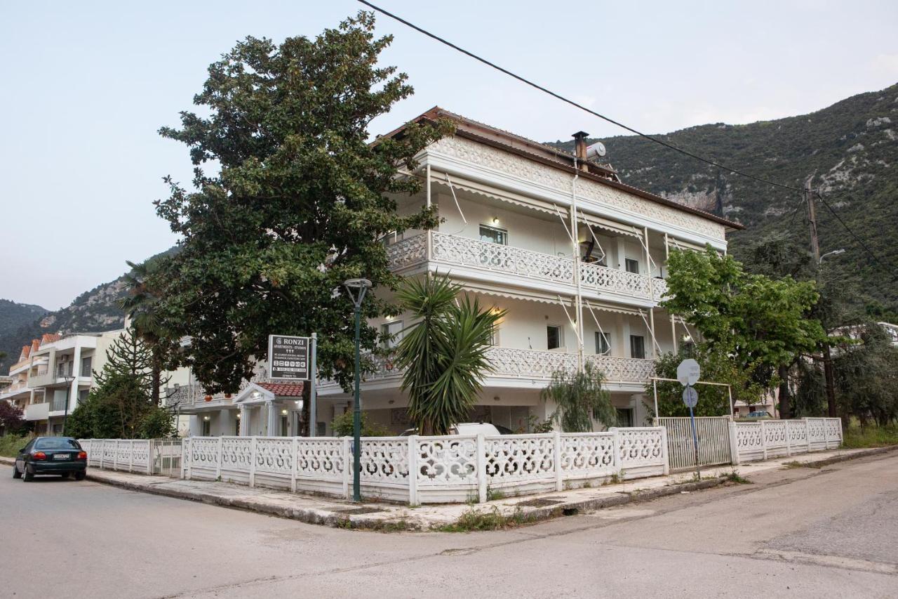 Ronzi Apartments Kamena Vourla Exterior photo