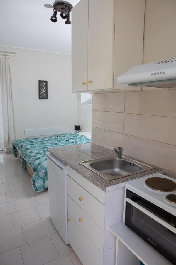 Ronzi Apartments Kamena Vourla Exterior photo